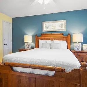  Apartment Lazy Palm 4 Pools Short Walk To Beach! Sleeps 5! United States
